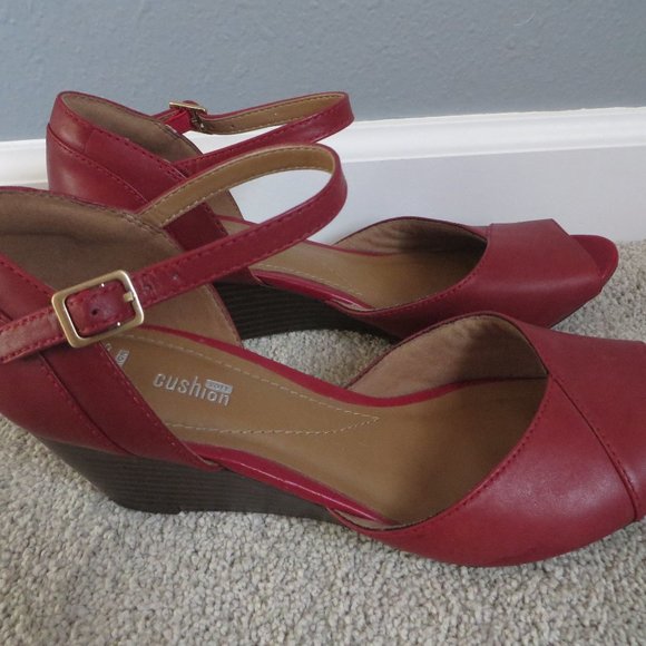 clarks red wedge sandals